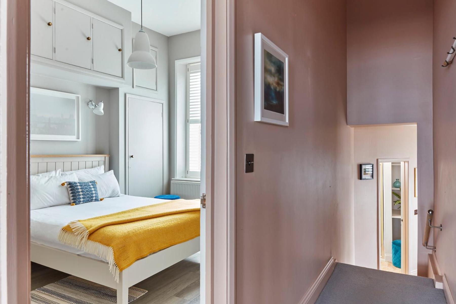Spacious Beach Front Apartment With Stunning Sea Views Deal Εξωτερικό φωτογραφία